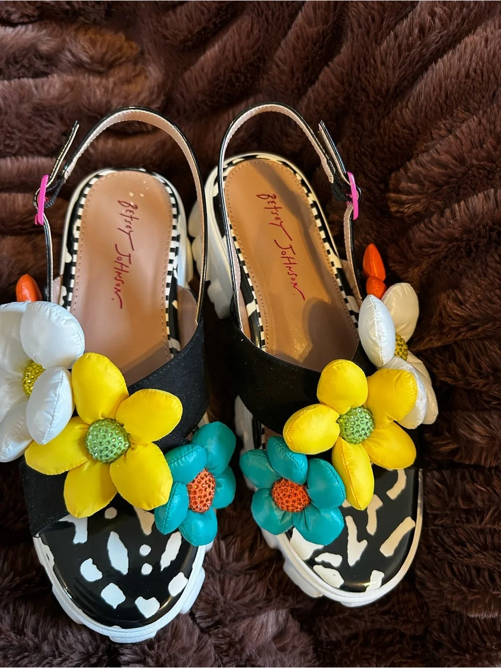 Betsey Johnson Women’s Kinslee Platform Sandals Black Floral Sandals with Yellow - Picture 4 of 5